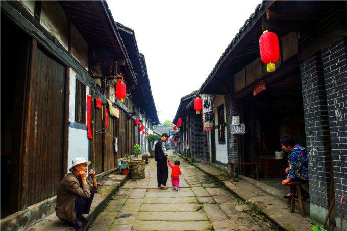【新春走基层】钟山区大营社区：春联书贺语，龙年送福祥